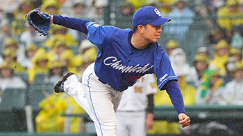 雨の中、力投を見せた松葉投手