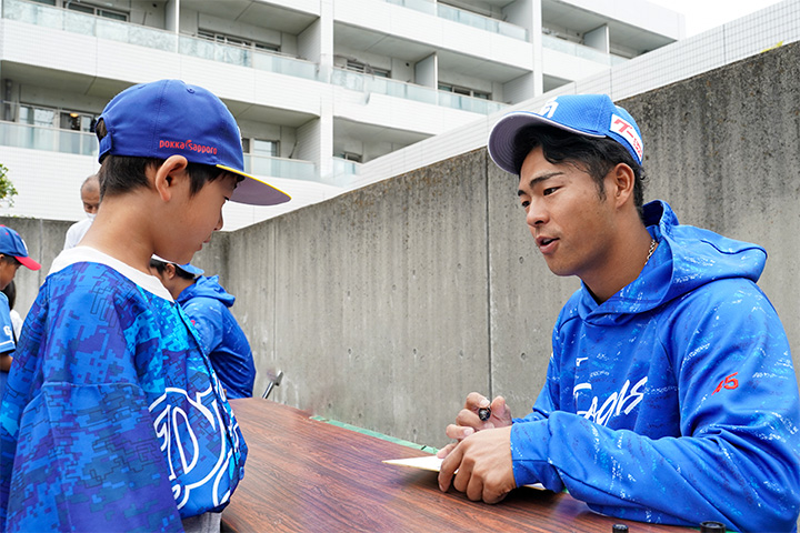 選手サイン会の様子